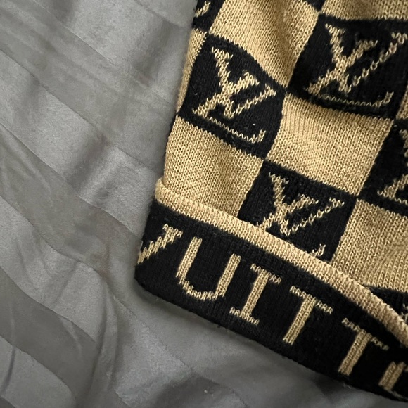 Barely worn like new no box. - Picture 2 of 4